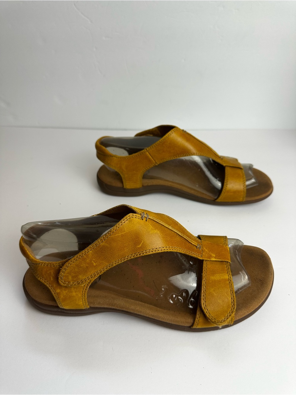 Taos The Show Leather T Strap Sandal Women’s 9 Yellow Casual Comfort Support - Picture 2 of 10